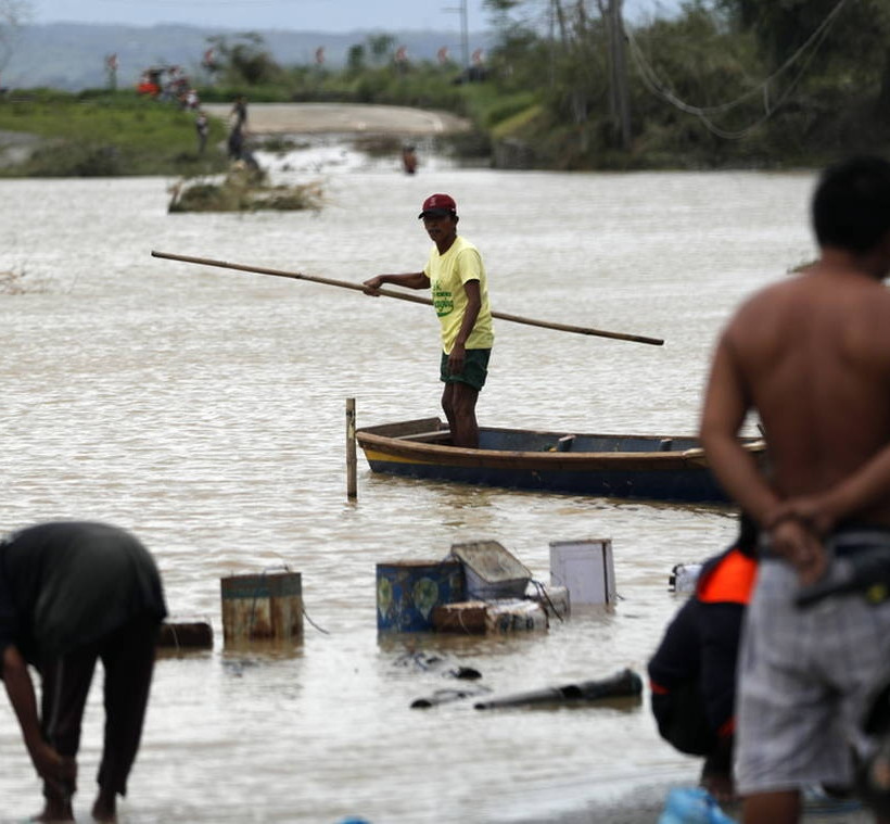 Φιλιππίνες: Αυξάνεται δραματικά ο αριθμός των νεκρών από τον υπερ-τυφώνα Μανγκούτ (pics+vids)