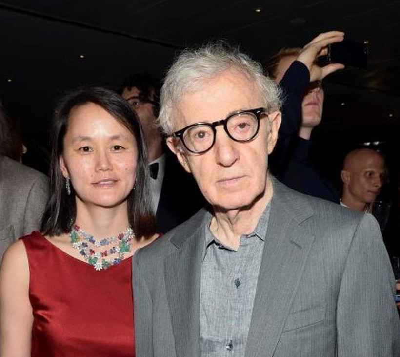 Η σύζυγος του Γούντι Άλεν σπάει τη σιωπή της για τη σεξουαλική κακοποίηση της κόρης του