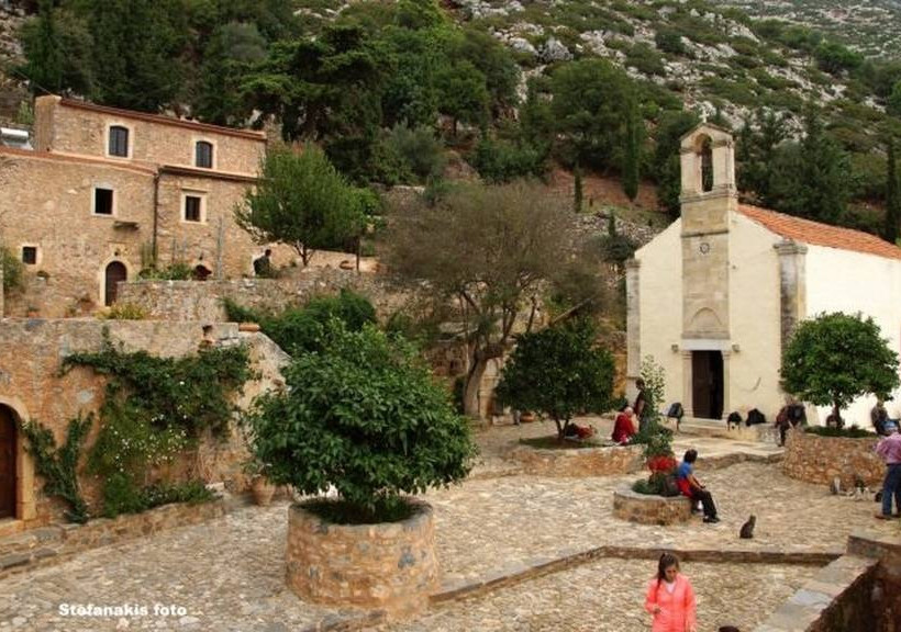 Κρήτη: Συγκινητικές στιγμές στην Ιερά Μονή Βωσάκου - Αιματηρή βεντέτα «έκλεισε» μετά από 63 χρόνια!