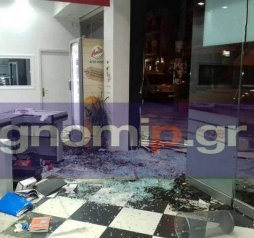 Πάτρα: Αυτοκίνητο μπήκε σε κρεοπωλείο-Στο νοσοκομείο δύο τραυματίες