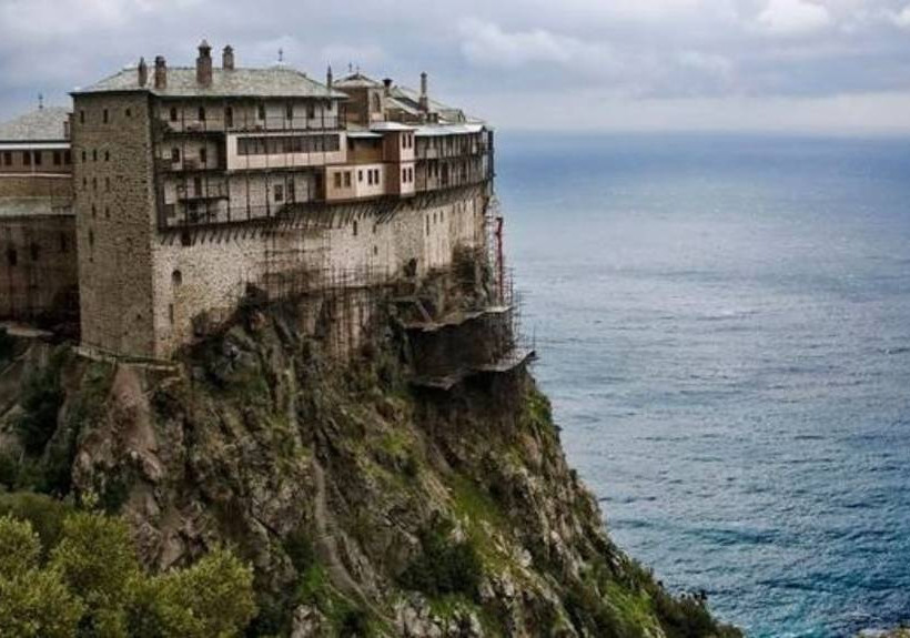 Θρίλερ στο Άγιο Όρος: Αγνοείται άνδρας - Ειδοποίησε ότι τραυματίστηκε  