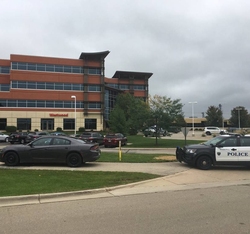 Συναγερμός στο Ουισκόνσιν των ΗΠΑ: Ένοπλη επίθεση σε κτήριο στο Μίντλεντον - Δείτε LIVE εικόνα