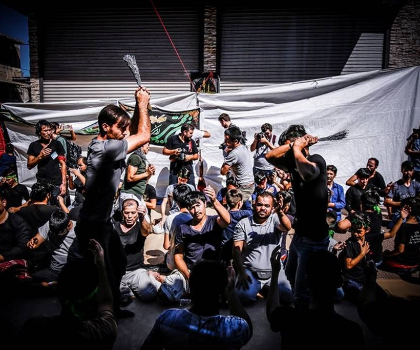 Πειραιάς: Σιίτες μουσουλμάνοι αυτομαστιγώνονται για να γιορτάσουν την Ασούρα (ΣΚΛΗΡΕΣ ΕΙΚΟΝΕΣ)