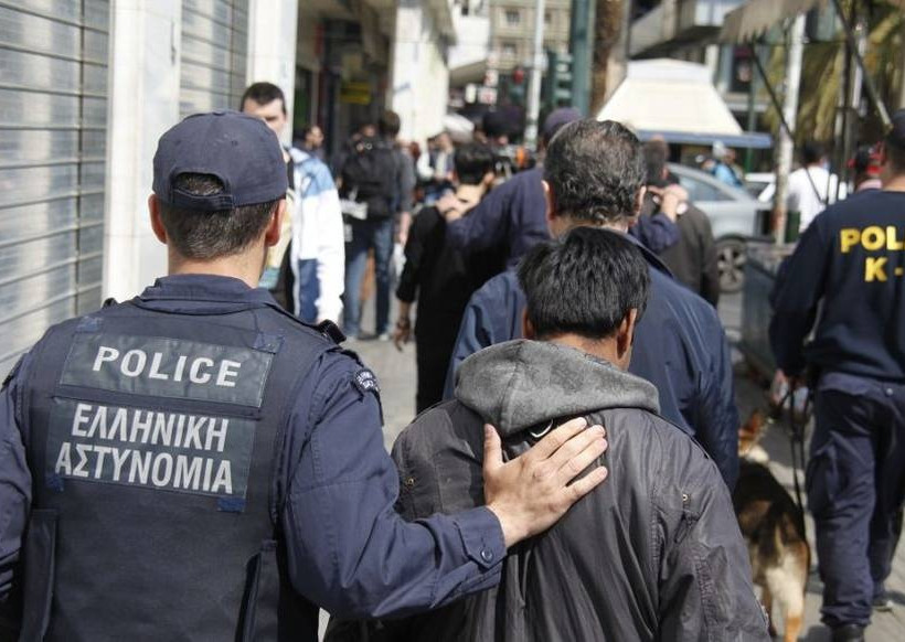 Θεσσαλονίκη: Κύκλωμα κρατούσε φυλακισμένους 65 μετανάστες σε αποθήκη