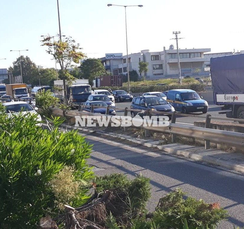 Χάος στον Κηφισό - Μεγάλο μποτιλιάρισμα λόγω τροχαίου (pics&vid)