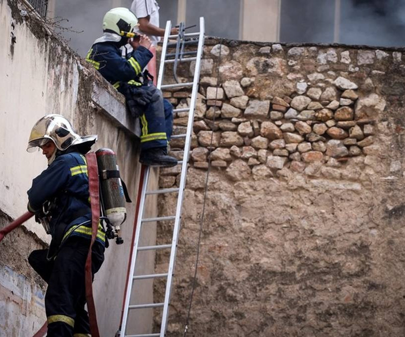 Φωτιά: Οι πρώτες εικόνες από τη μεγάλη πυρκαγιά στο κέντρο της Αθήνας (pics)