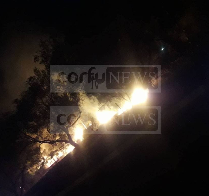 Κέρκυρα: Σοβαρά επεισόδια, φωτιές και χημικά για τον ΧΥΤΑ Λευκίμμης