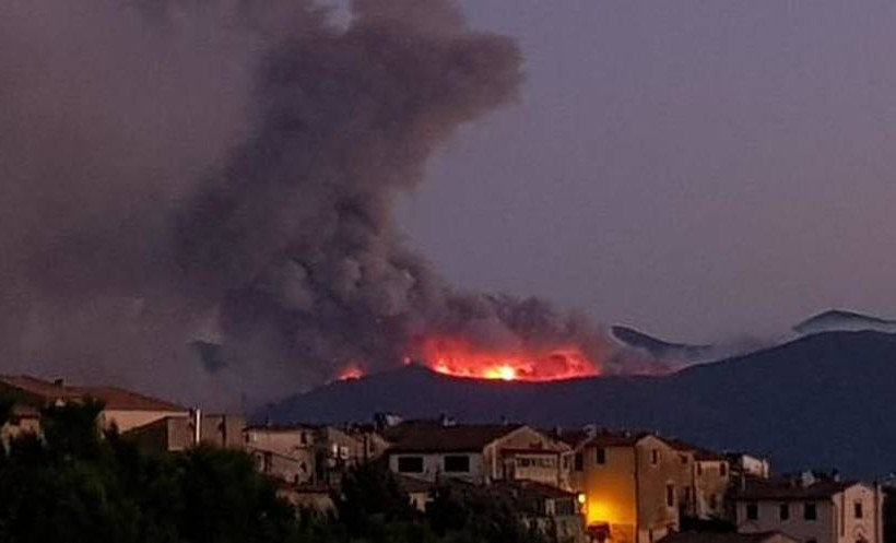 Φωτιά: Πύρινη κόλαση στην Τοσκάνη – Τεράστια επιχείρηση εκκένωσης (Pics)