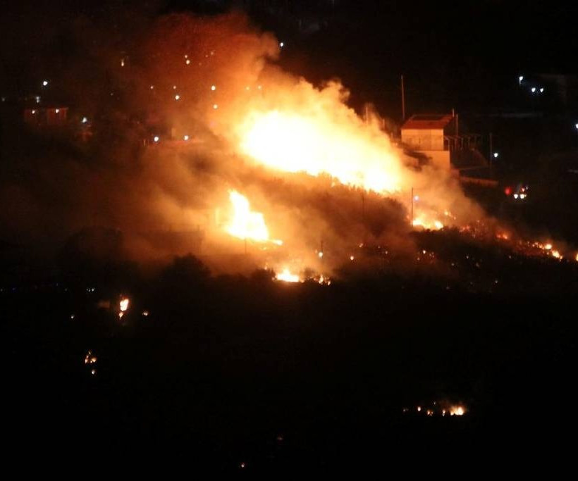 Φωτιά τώρα: Ολονύχτια μάχη με τις φλόγες σε αρκετές περιοχές της Ελλάδας