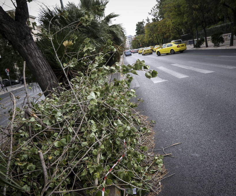 Πώς να προστατευτείτε από καταιγίδα και θυελλώδεις ανέμους