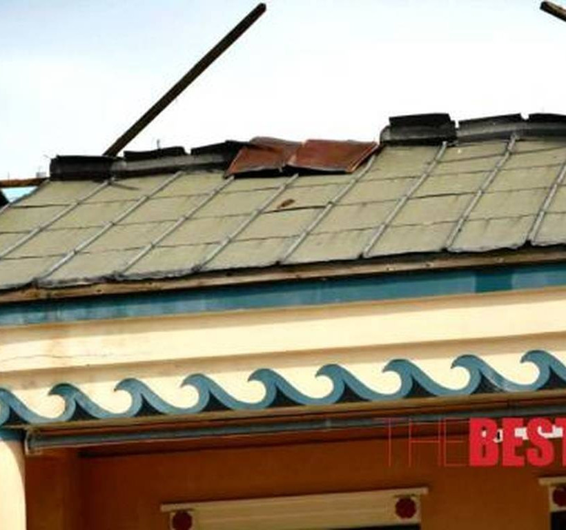 Πάτρα: Στέγη κτηρίου εκτοξεύτηκε από τον αέρα στο παλιό λιμάνι