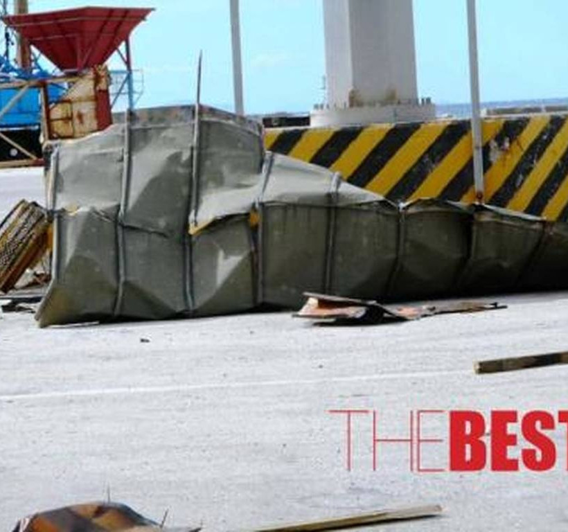 Πάτρα: Στέγη κτηρίου εκτοξεύτηκε από τον αέρα στο παλιό λιμάνι