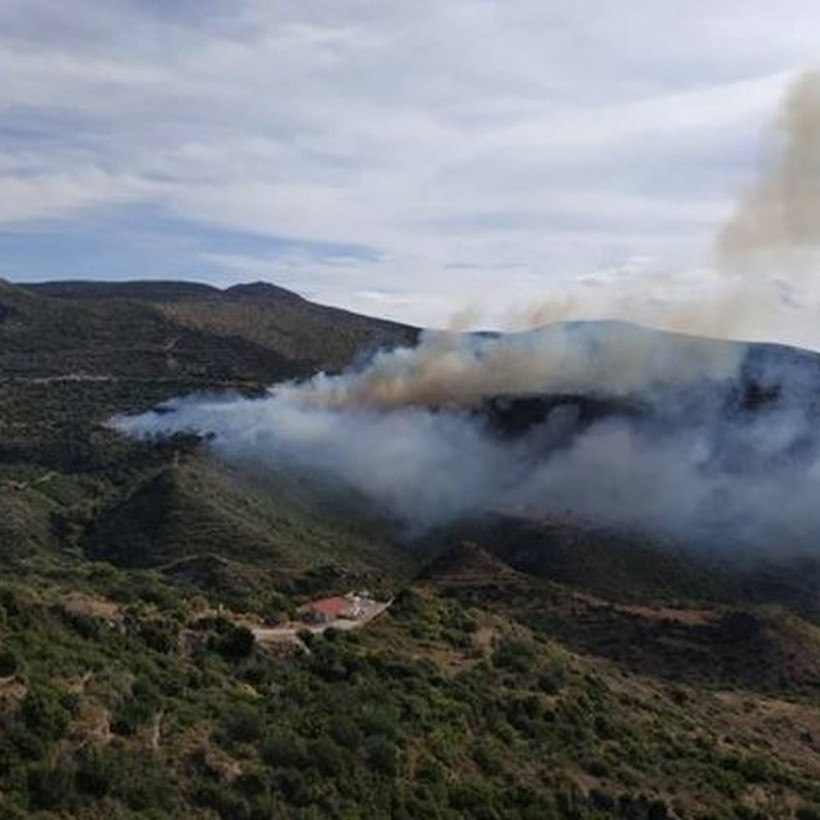 Φωτιά ΤΩΡΑ: Καλύτερη η εικόνα στα πύρινα μέτωπα Κεφαλονιάς και Αχαΐας