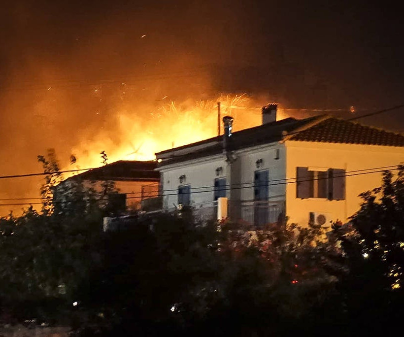 Φωτιά ΤΩΡΑ: Καλύτερη η εικόνα στα πύρινα μέτωπα Κεφαλονιάς και Αχαΐας