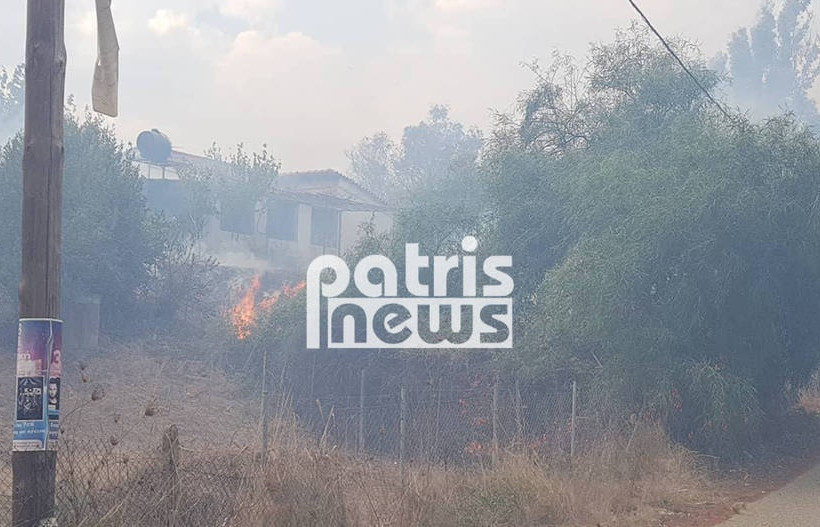 Φωτιά ΤΩΡΑ - Ηλεία: Καίγονται σπίτια στη Σπιάτζα (pics&vid)