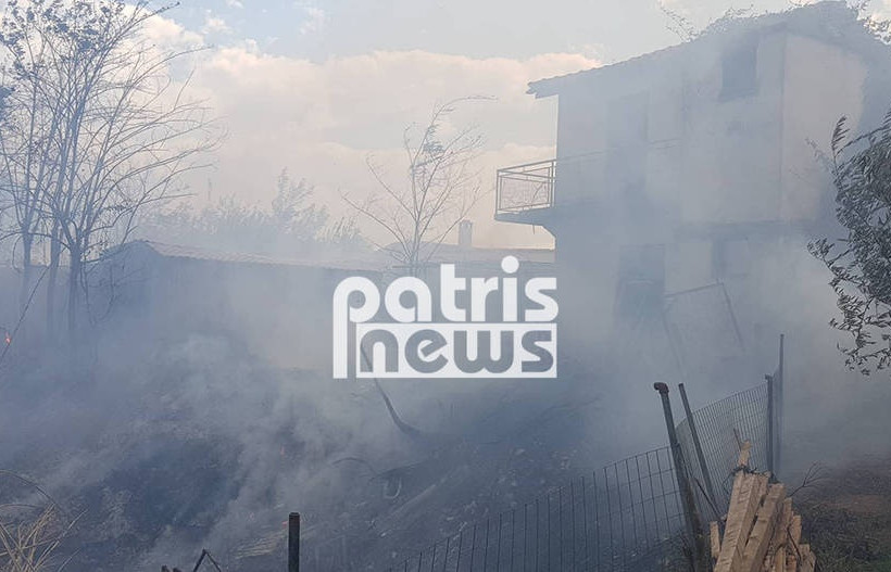 Φωτιά ΤΩΡΑ - Ηλεία: Καίγονται σπίτια στη Σπιάτζα (pics&vid)