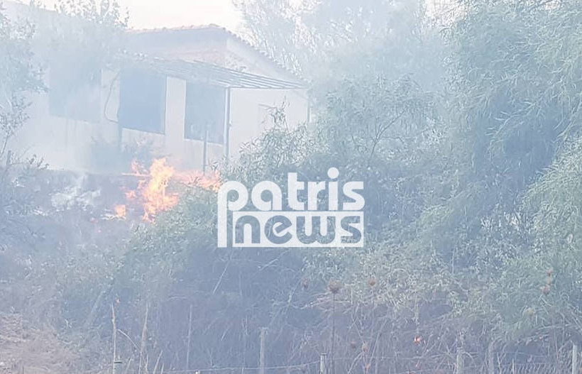 Φωτιά ΤΩΡΑ - Ηλεία: Καίγονται σπίτια στη Σπιάτζα (pics&vid)