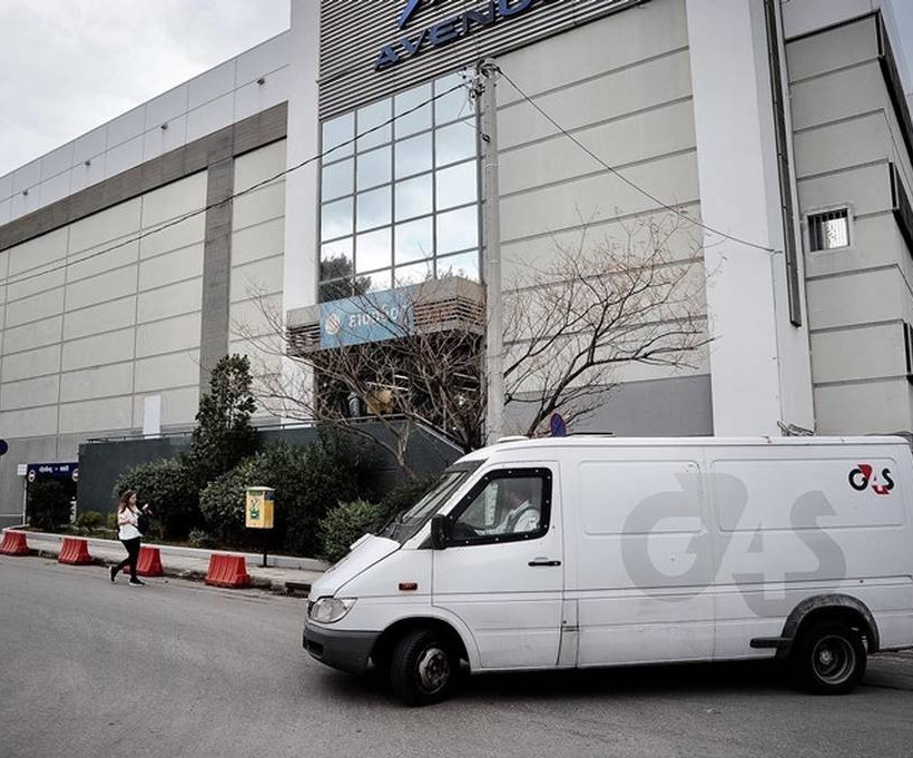 Ληστεία χρηματαποστολής σε εμπορικό κέντρο στο Μαρούσι - Έβγαλαν όπλο μπροστά σε πολίτες