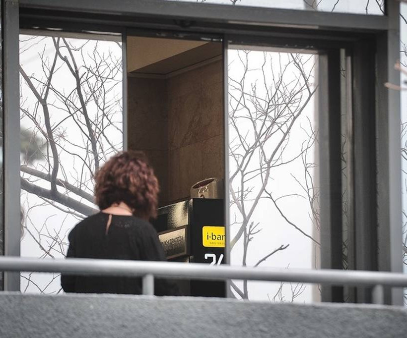 Ληστεία χρηματαποστολής σε εμπορικό κέντρο στο Μαρούσι - Έβγαλαν όπλο μπροστά σε πολίτες