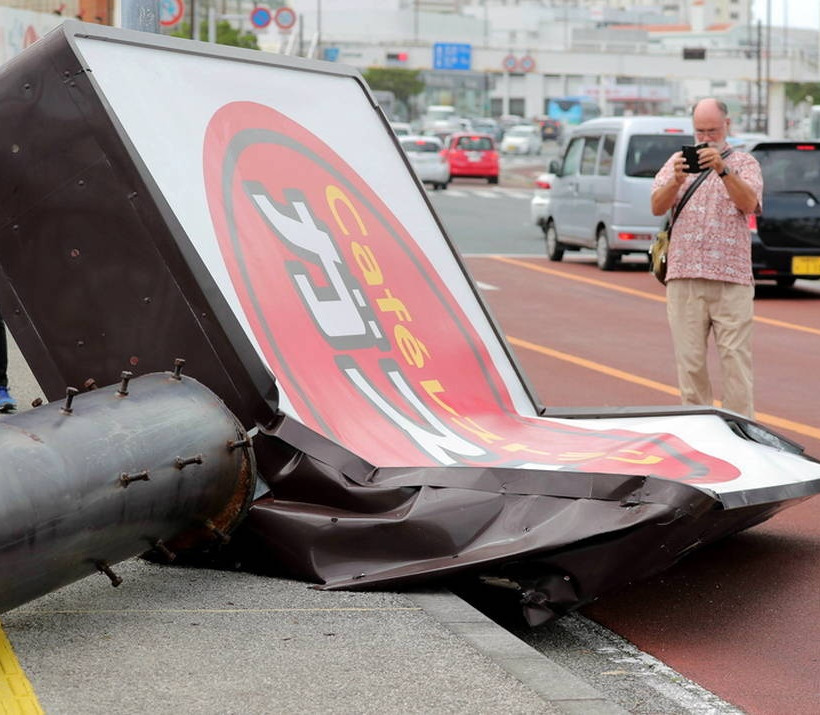 Χάος στην Ιαπωνία από τον τυφώνα Τράμι: Δεκάδες τραυματίες (pics+vid)