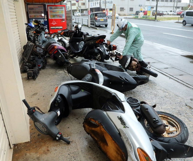 Χάος στην Ιαπωνία από τον τυφώνα Τράμι: Δεκάδες τραυματίες (pics+vid)