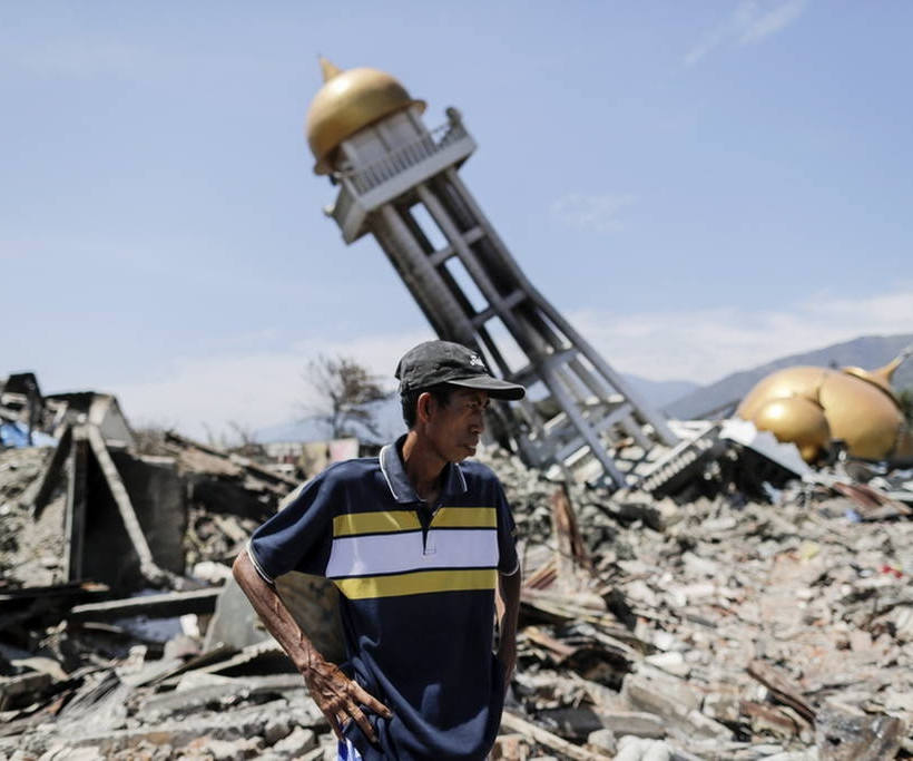 Θρήνος στην Ινδονησία: Πάνω από 1.500 οι νεκροί - Σβήνουν οι ελπίδες για τον εντοπισμό επιζώντων