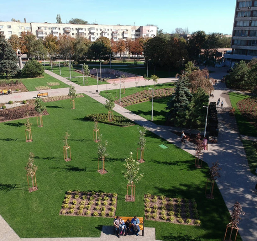 Το Newsbomb.gr στην Ουκρανία: Μια ελληνική πλατεία στο κέντρο της Μαριούπολης - Η ελληνική πλατεία της Μαριούπολης, έκτασης 9.500 τμ βρίσκεται στο κέντρο της πόλης. 