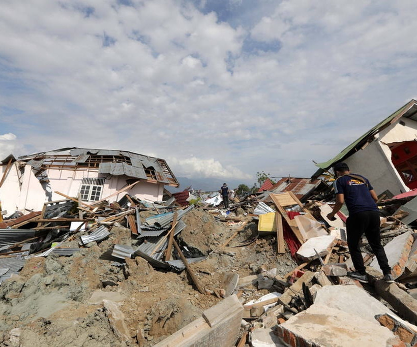 Σεισμός Ινδονησία: Θρήνος κάτω από τα χαλάσματα - Στους 1.649 οι νεκροί (Pics+Vids)