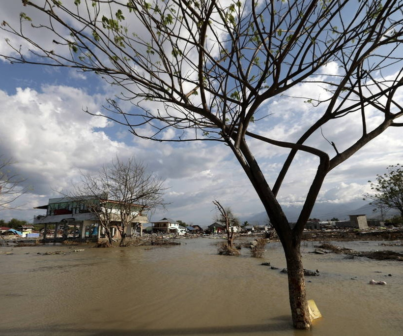 Σεισμός Ινδονησία: Θρήνος κάτω από τα χαλάσματα - Στους 1.649 οι νεκροί (Pics+Vids)