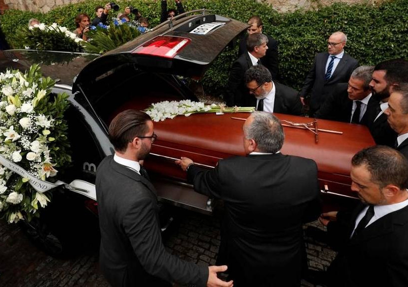 Καμπαγιέ: Δείτε στιγμιότυπα από την κηδεία της σοπράνο με την οορφότερη φωνή στον κόσμο (Pics+Vids)