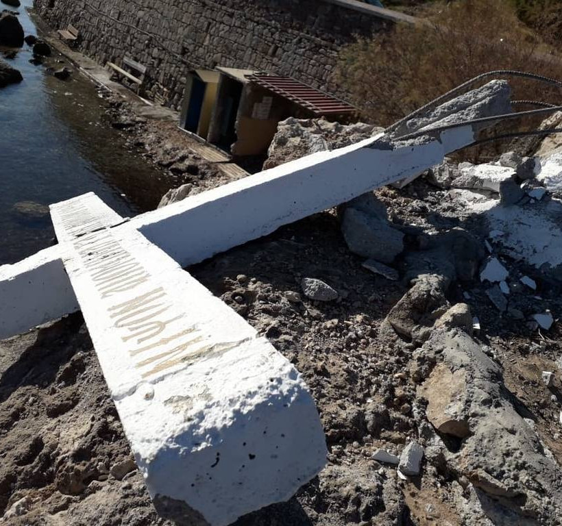 Άγρια διαμάχη στη Μυτιλήνη για ένα σταυρό (pics)