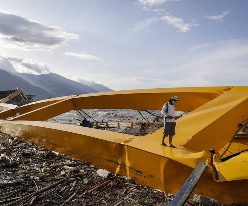 Ανείπωτη τραγωδία στην Ινδονησία: Τουλάχιστον 2.000 οι νεκροί - Χιλιάδες αγνοούμενοι (pics+vid)