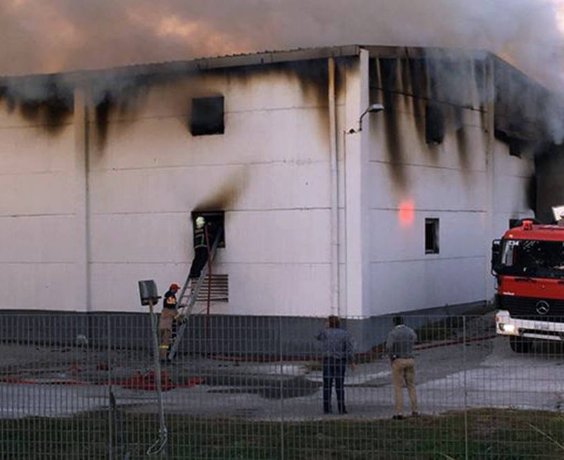 Μεγάλη φωτιά σε καπνοβιομηχανία στην Καβάλα