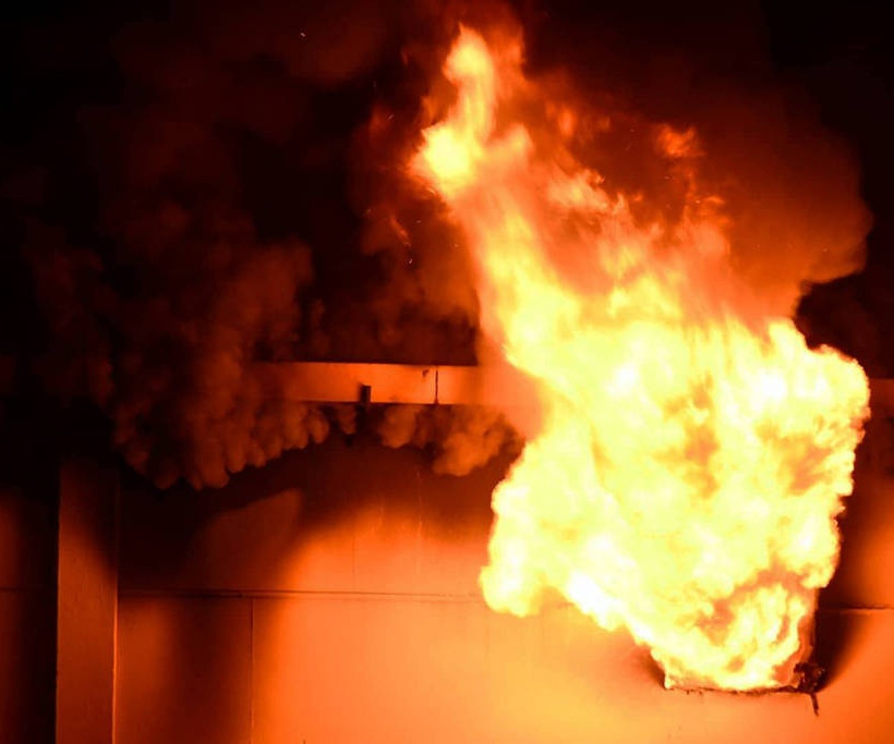 Μεγάλη φωτιά σε καπνοβιομηχανία στην Καβάλα