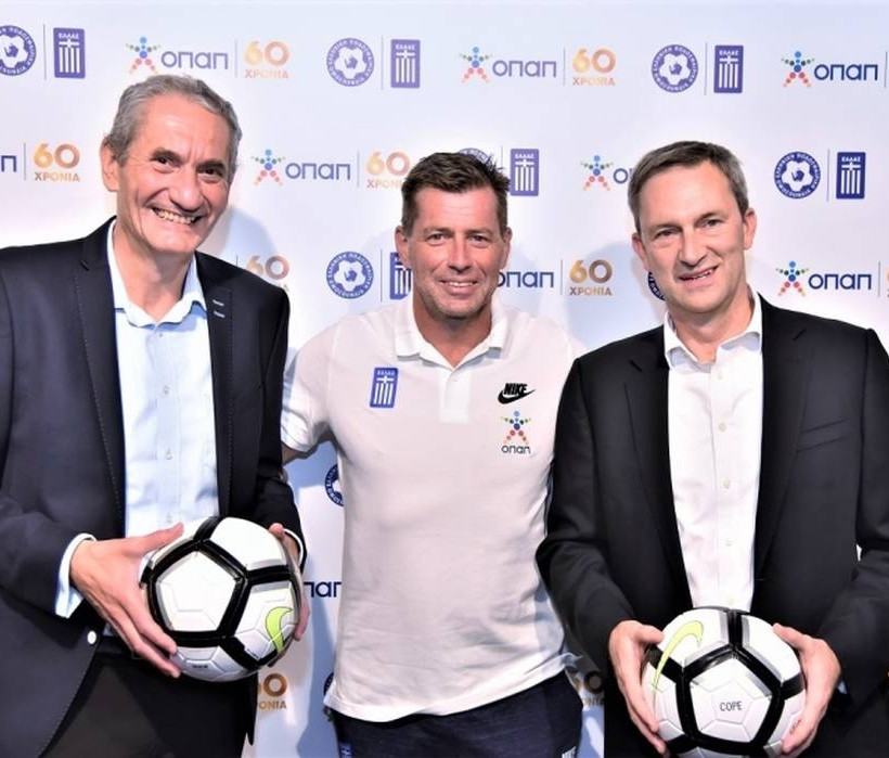 Καμίλ Ζίγκλερ – Εκτελεστικός Πρόεδρος ΟΠΑΠ, Μίκαελ Σκίμπε – Προπονητής Εθνικής Ομάδας Ποδοσφαίρου, Ντάμιαν Κόουπ – Διευθύνων Σύμβουλος ΟΠΑΠ