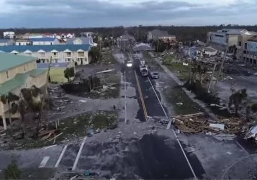 Φλόριντα: Εικόνες Αποκάλυψης και έξι νεκρούς άφησε πίσω του ο ιστορικός τυφώνας «Μάικλ» (vids+pics)