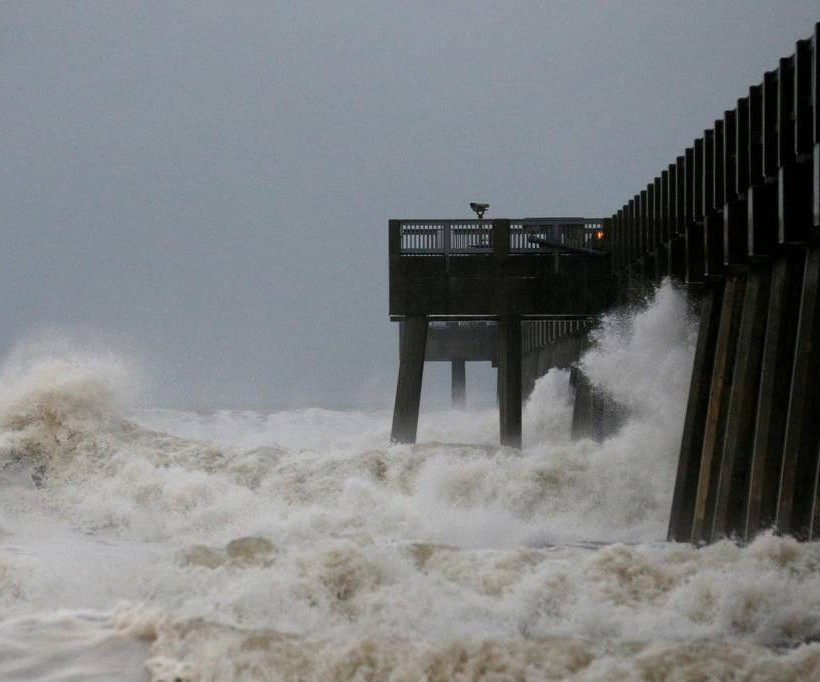 ΗΠΑ: Ένας νεκρός από τον «Μάικλ» - Τεράστιες οι καταστροφές από τον «τυφώνα του αιώνα» (pics&vids)