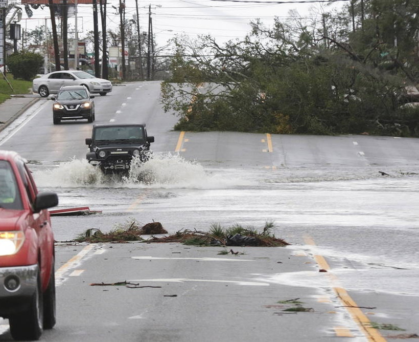 Σάρωσε τη Φλόριντα ο κυκλώνας Μάικλ: Ένας νεκρός - Τεράστιες καταστροφές (pics+vid)