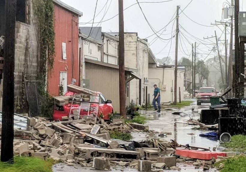 Φλόριντα: Εικόνες Αποκάλυψης και έξι νεκρούς άφησε πίσω του ο ιστορικός τυφώνας «Μάικλ» (vids+pics)