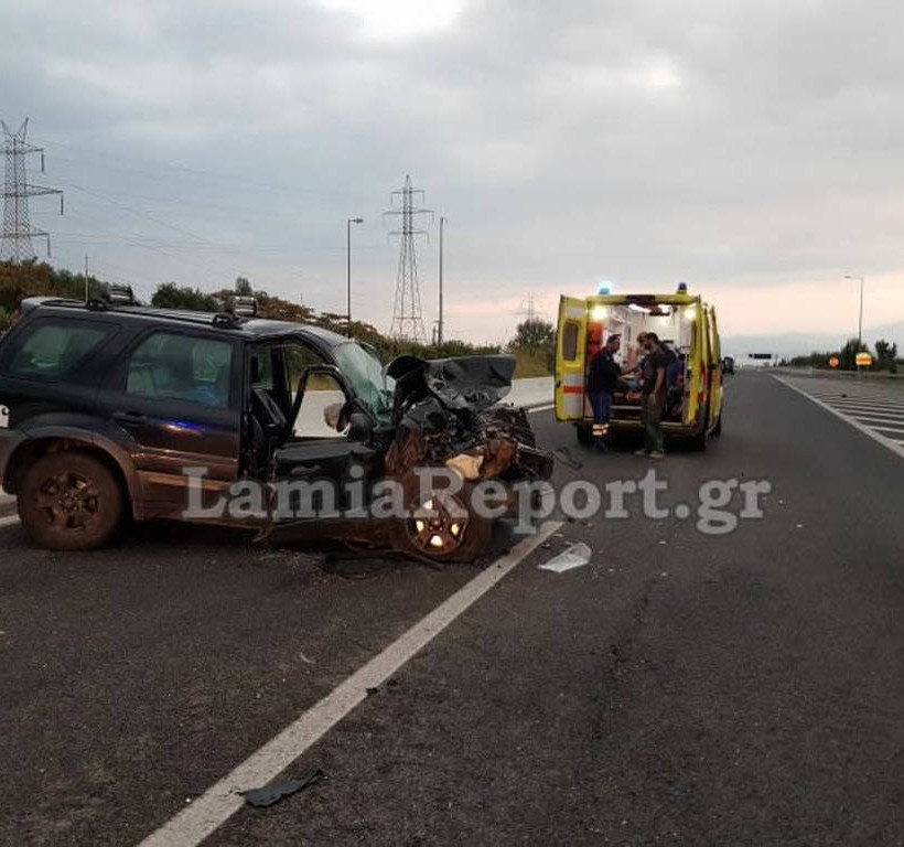 Τροχαίο - σοκ στη Λαμία: Ένας νεκρός και δύο τραυματίες (pics)