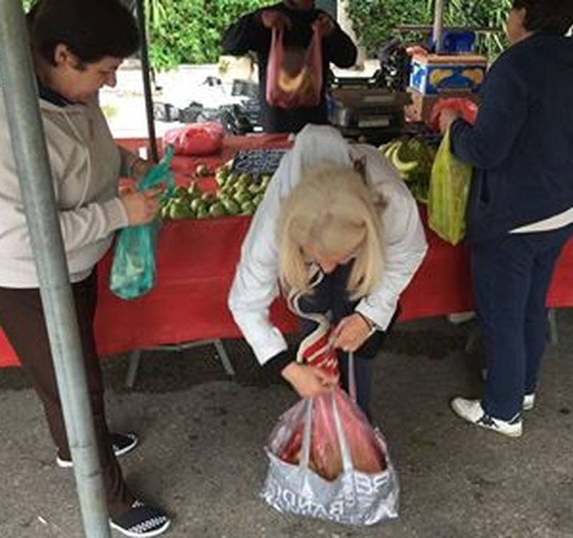 Η κρίση «χτυπά» και τις λαϊκές αγορές (vid)