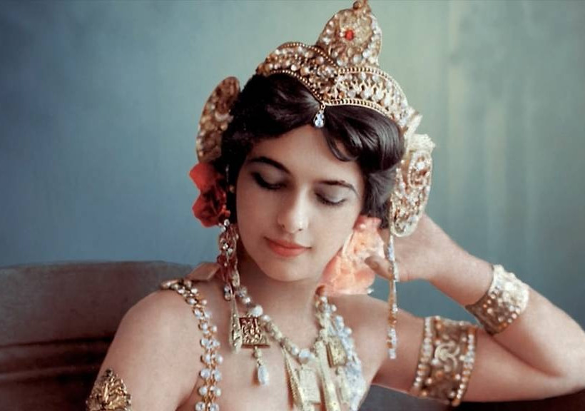 Σαν σήμερα το 1971 εκτελείται η διασημότερη κατάσκοπος του κόσμου Μάτα Χάρι (Pics+Vid)