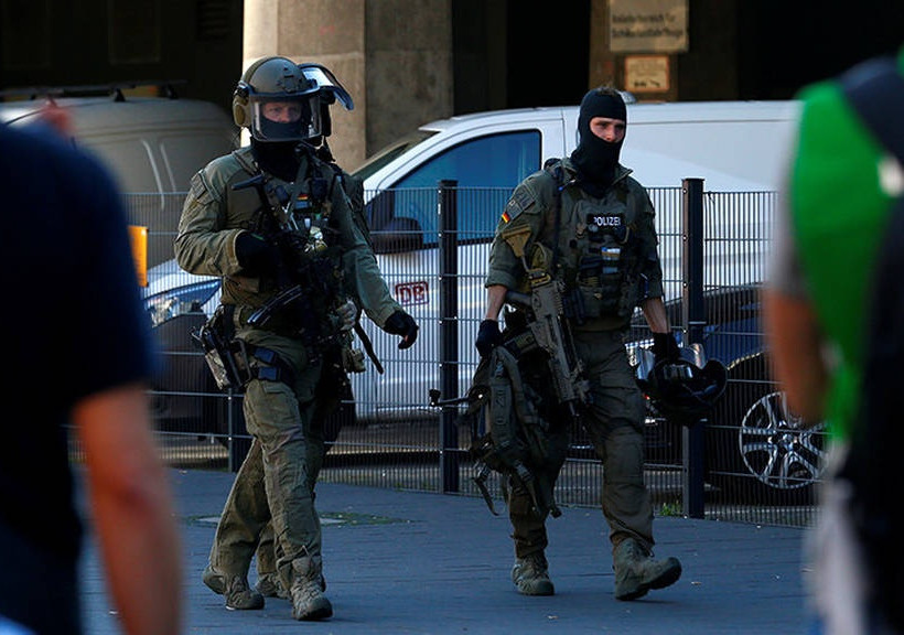 Συναγερμός στη Γερμανία: Ομηρία κοντά σε σιδηροδρομικό σταθμό στην Κολωνία (pics)