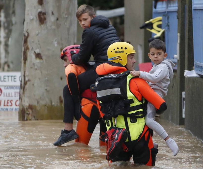 Γαλλία: Αναβάλλεται ο ανασχηματισμός λόγω της φονικής κακοκαιρίας (Pics)