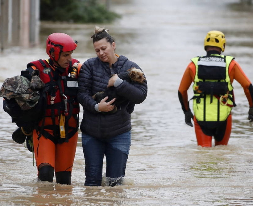 Γαλλία: Αναβάλλεται ο ανασχηματισμός λόγω της φονικής κακοκαιρίας (Pics)