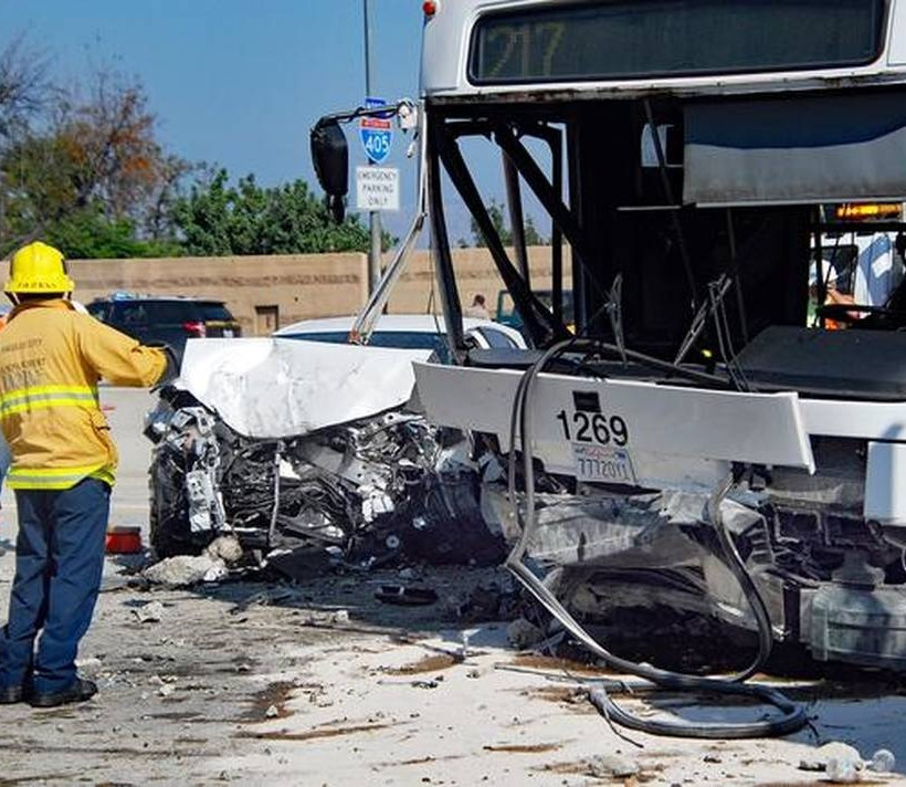ΗΠΑ: Εικόνες χάους σε αυτοκινητόδρομο του Λος Άντζελες - 40 τραυματίες από καραμπόλα (vid&pics)