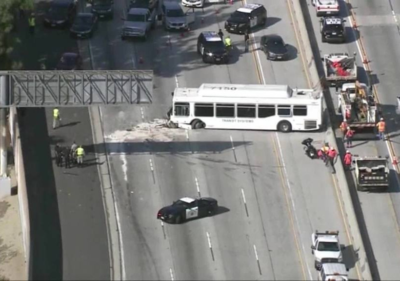 ΗΠΑ: Εικόνες χάους σε αυτοκινητόδρομο του Λος Άντζελες - 40 τραυματίες από καραμπόλα (vid&pics)