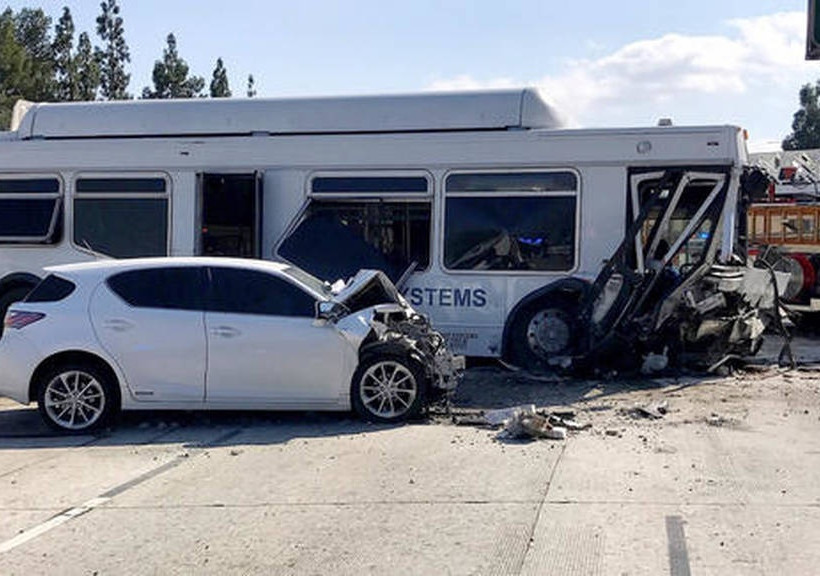 ΗΠΑ: Εικόνες χάους σε αυτοκινητόδρομο του Λος Άντζελες - 40 τραυματίες από καραμπόλα (vid&pics)