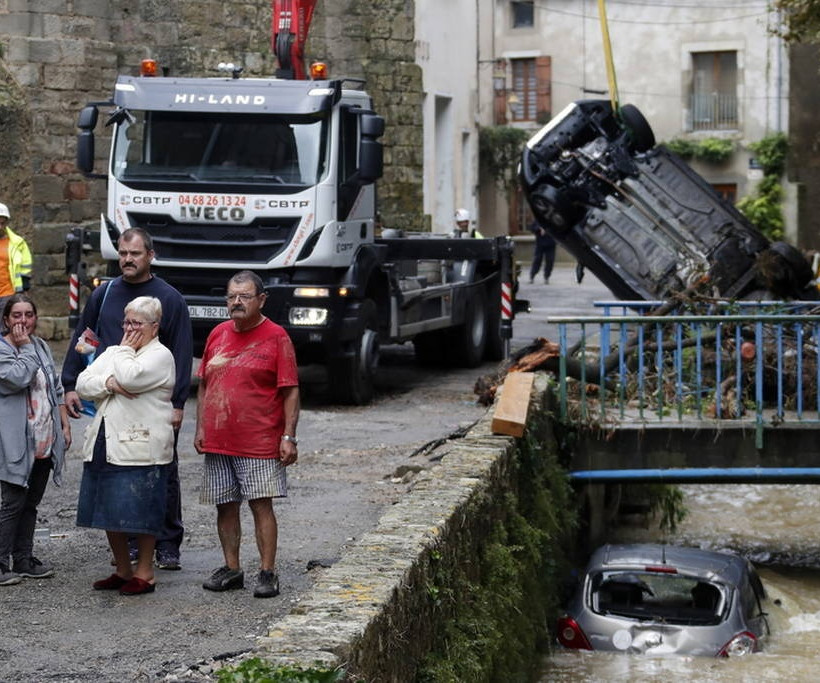 Γαλλία: Αγωνία για τα τρία άτομα που αγνοούνται μετά τις φονικές πλημμύρες (pics)