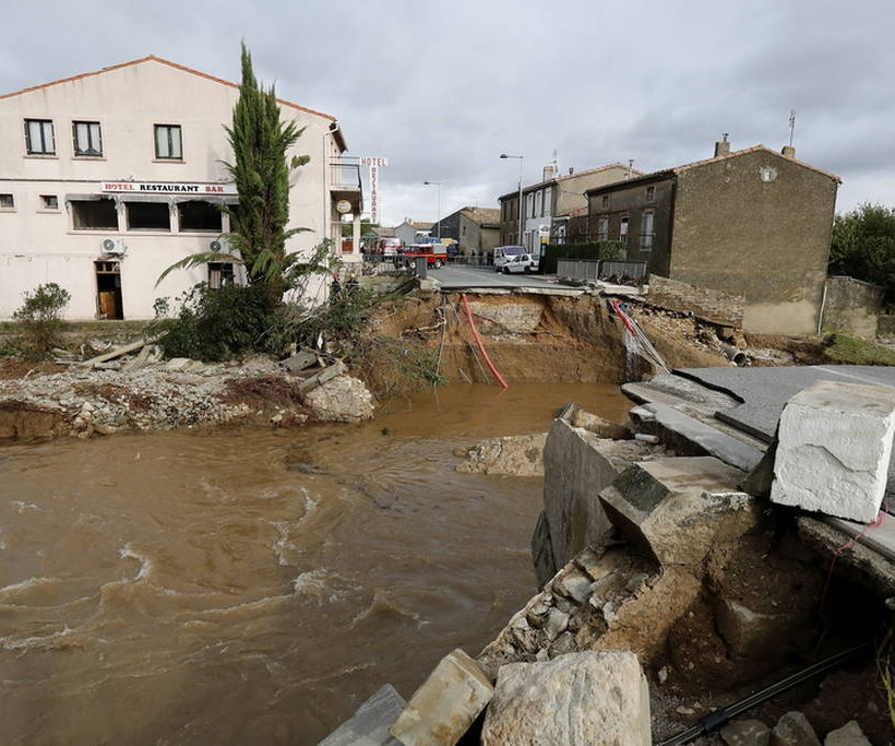 Γαλλία: Αγωνία για τα τρία άτομα που αγνοούνται μετά τις φονικές πλημμύρες (pics)